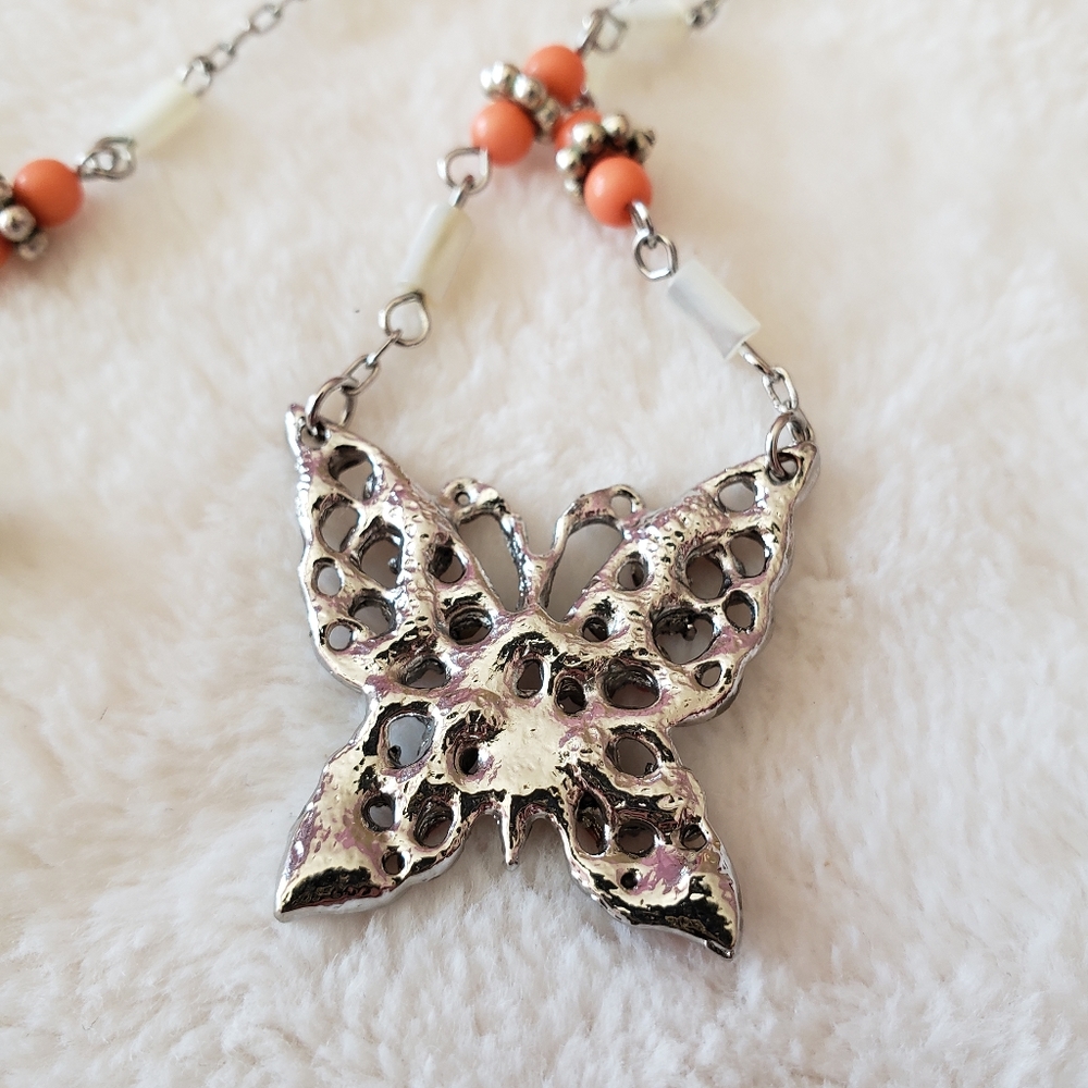 Vintage beaded and butterfly Necklace - Picture 5 of 5